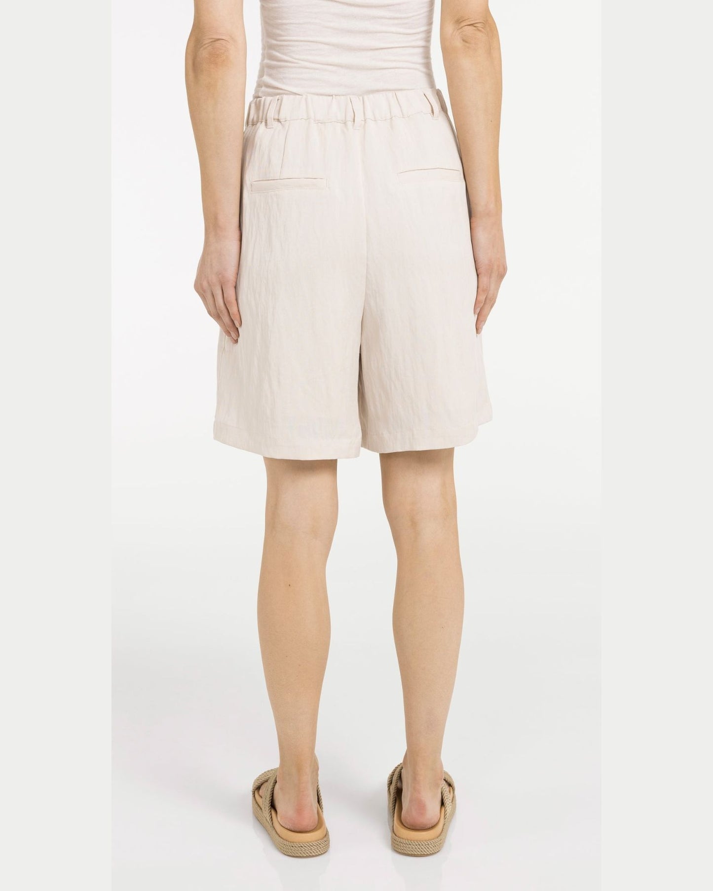Pantaloni stile bermuda