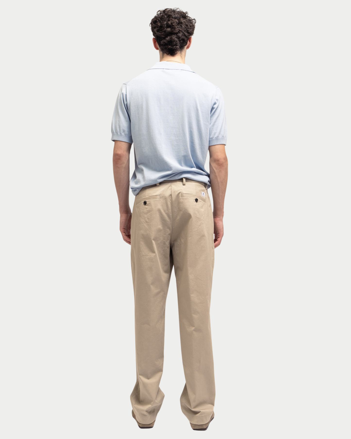 Pantaloni gin gamba ampia con pence