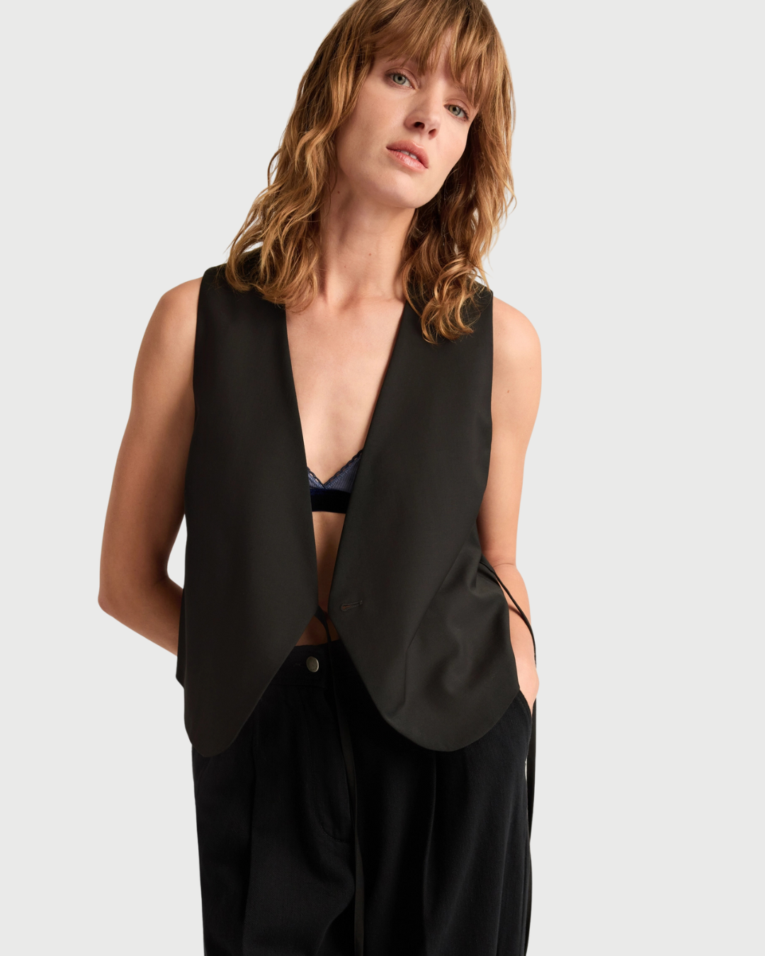 Blazer smanicato in fresco di lana