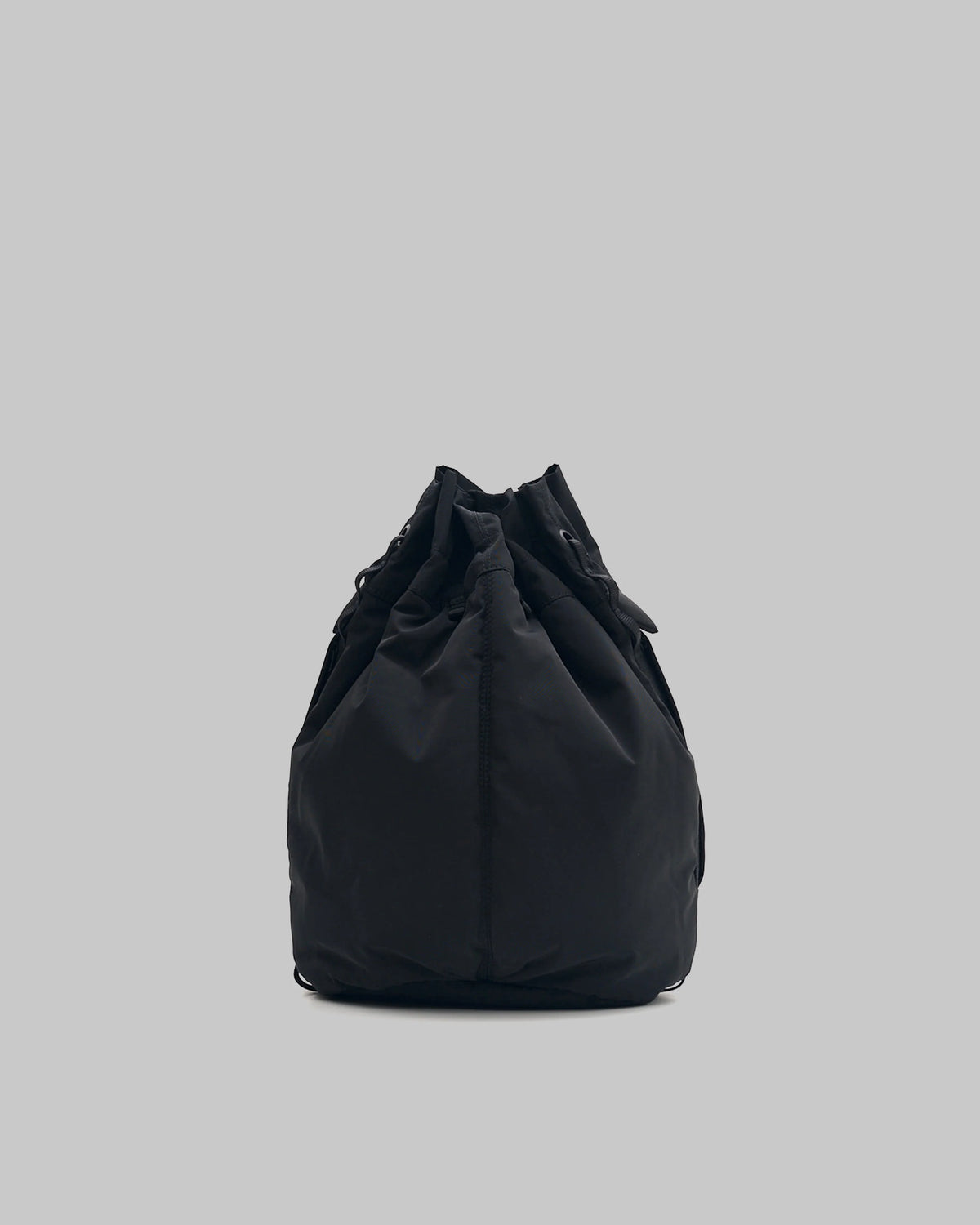 Borsa Cargo Rucksack Small Black Tech Sateen con Puffer Wrist Strap Black