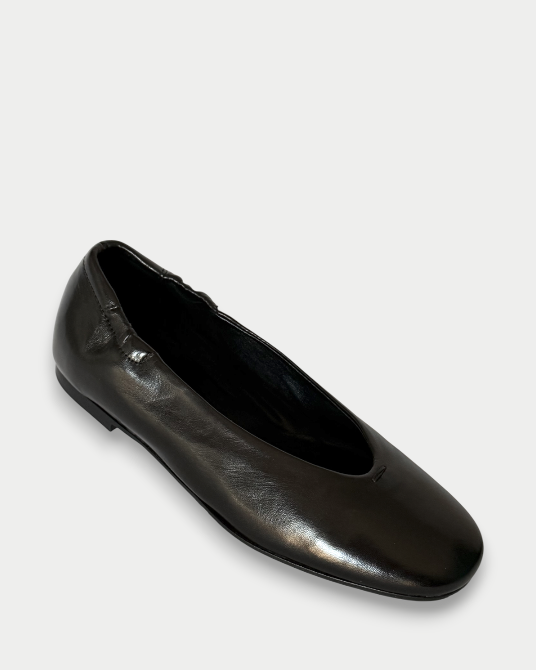 Ballerina in pelle nera