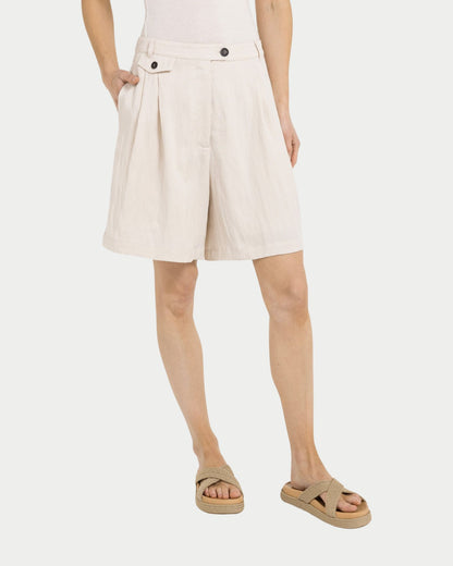 Pantaloni stile bermuda