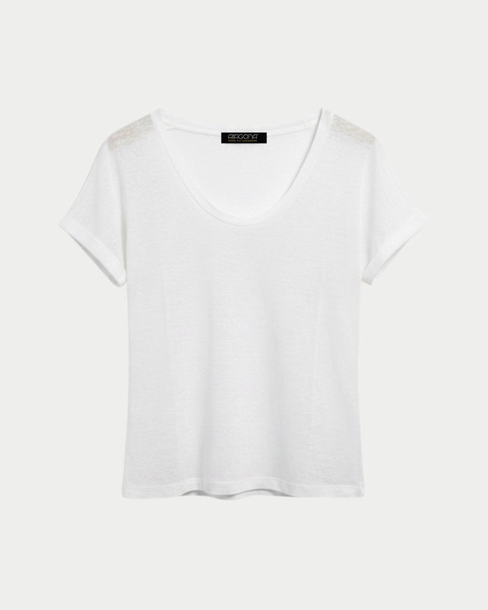 Regular fit T-shirt with U-neck and short sleeves