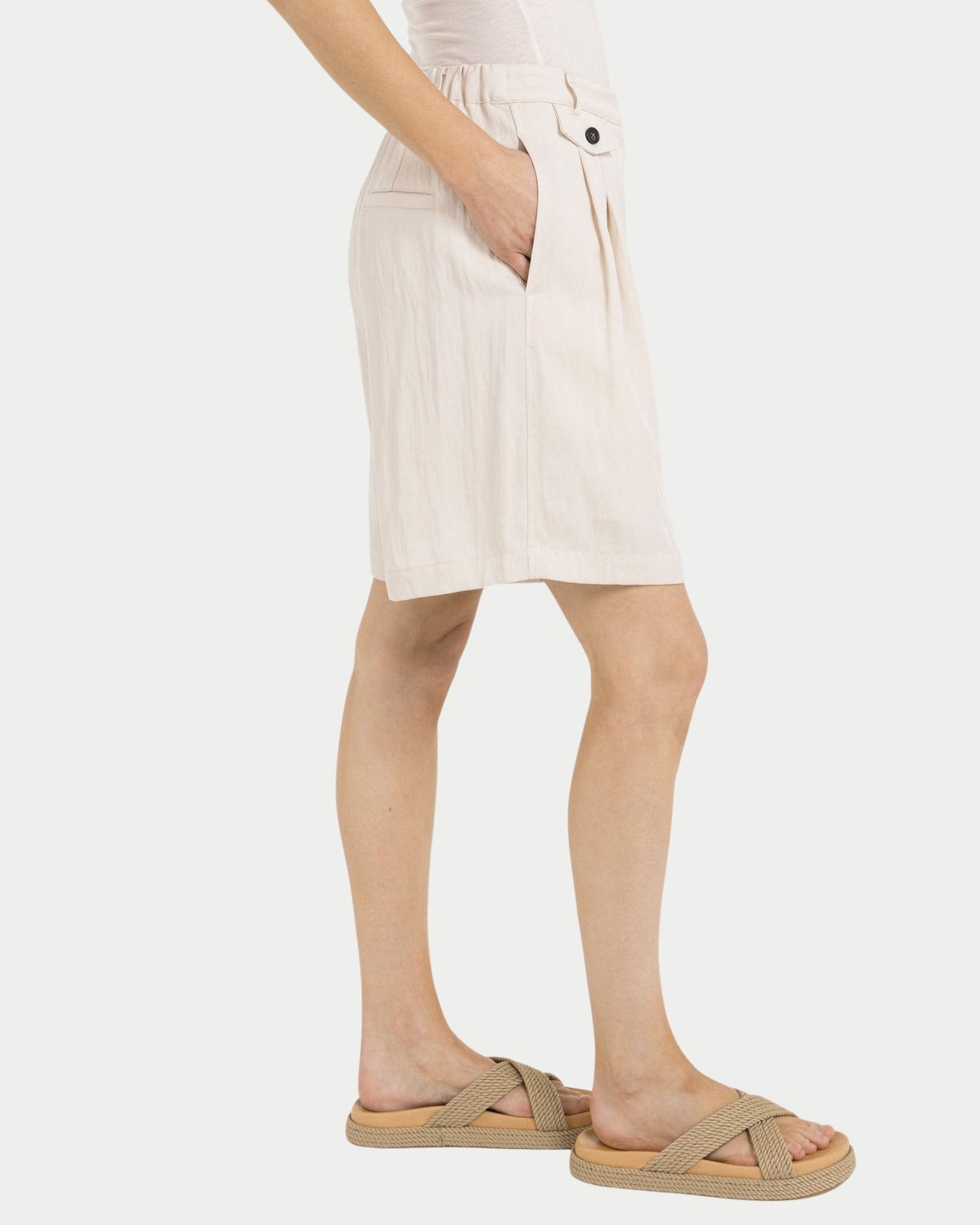 Pantaloni stile bermuda