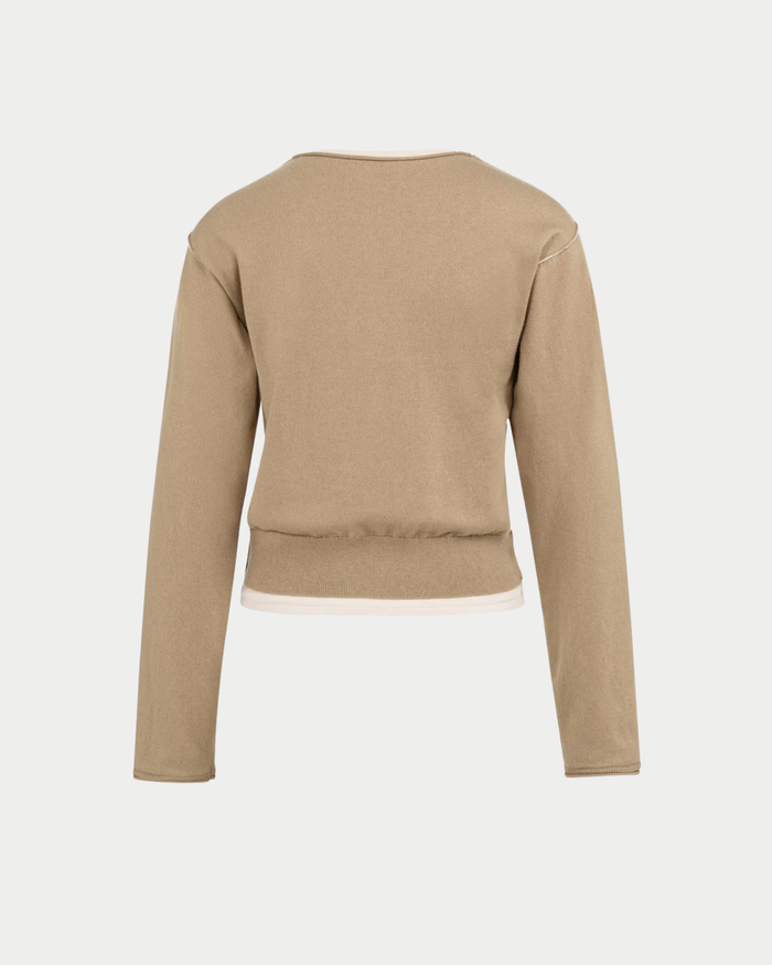 Maglia con scollo a contrasto