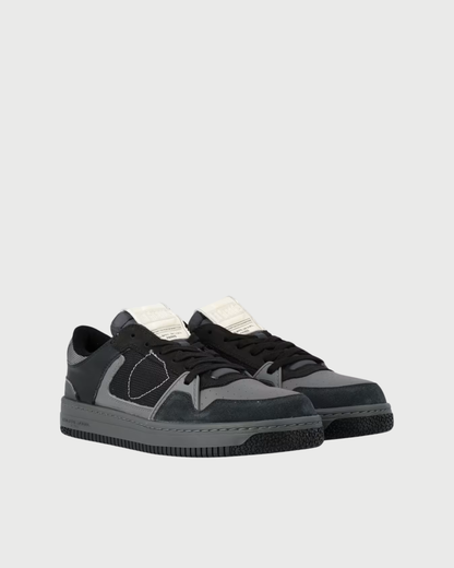 Die große Sneakers
