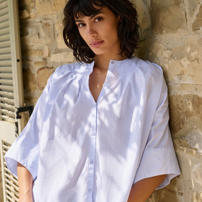 Camicia con maniche ampie e dettagli plissé
