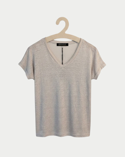 Regular fit T-shirt with V-neck and short sleeves
