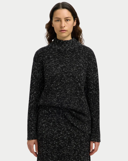 Maglia in maglia traforata a collo alto