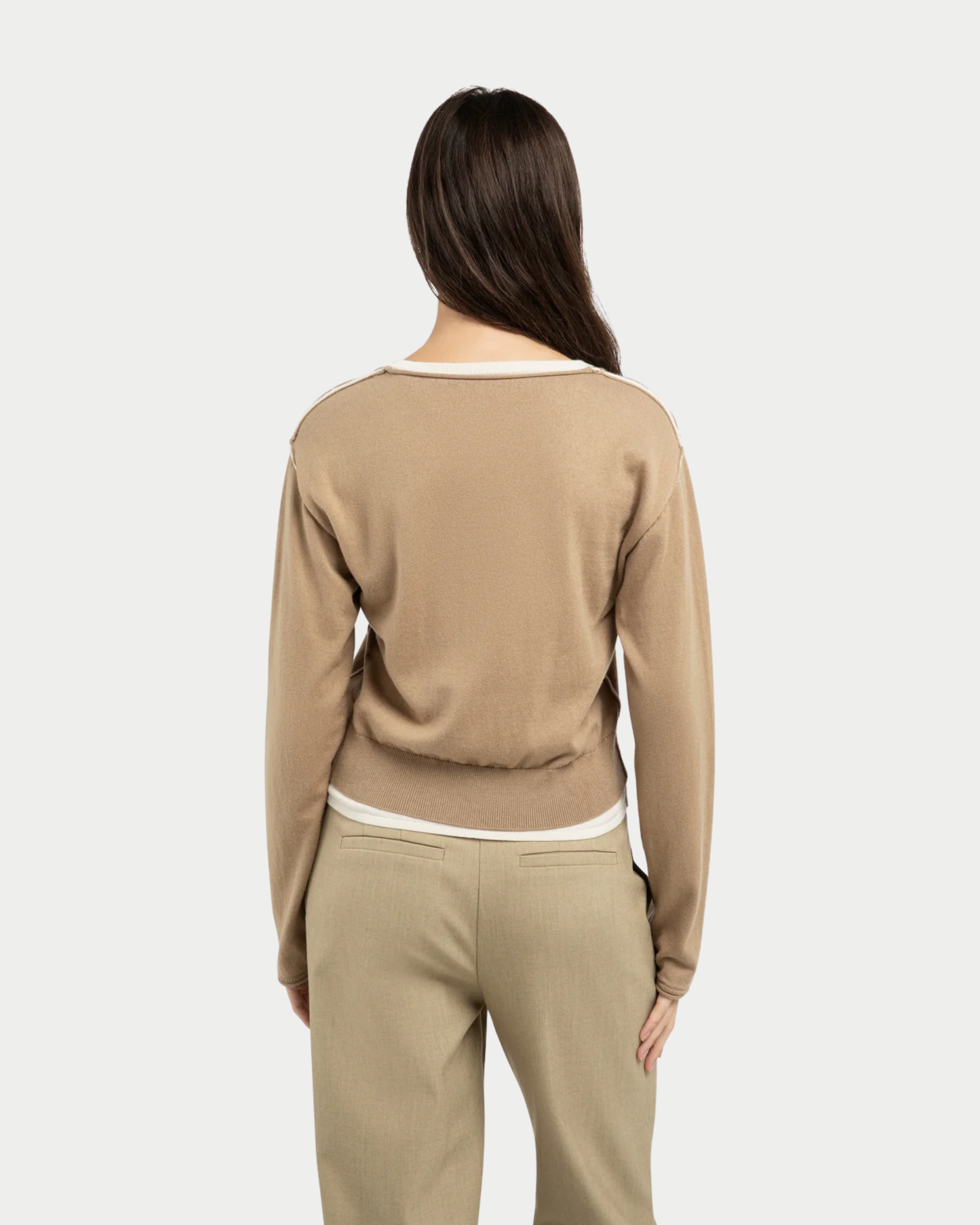 Maglia con scollo a contrasto
