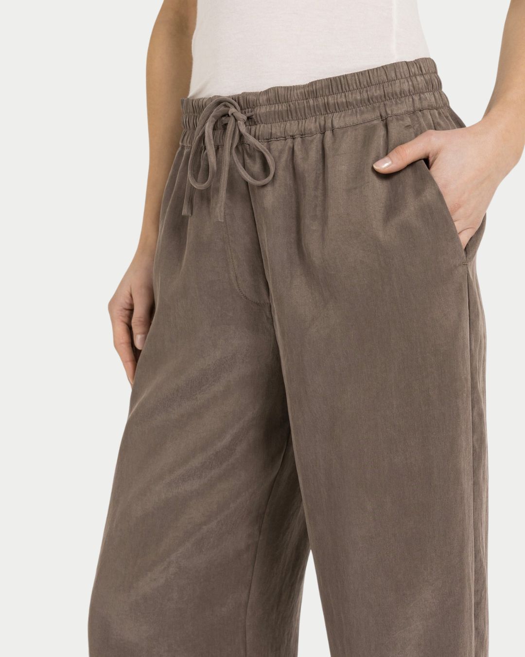 Pantaloni a gamba larga con elastico in vita