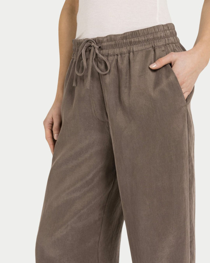 Pantaloni a gamba larga con elastico in vita