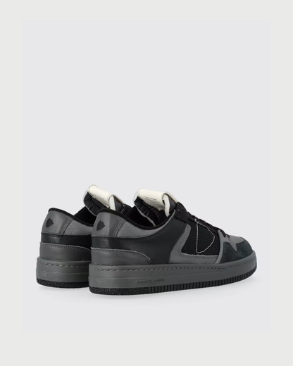 Die große Sneakers