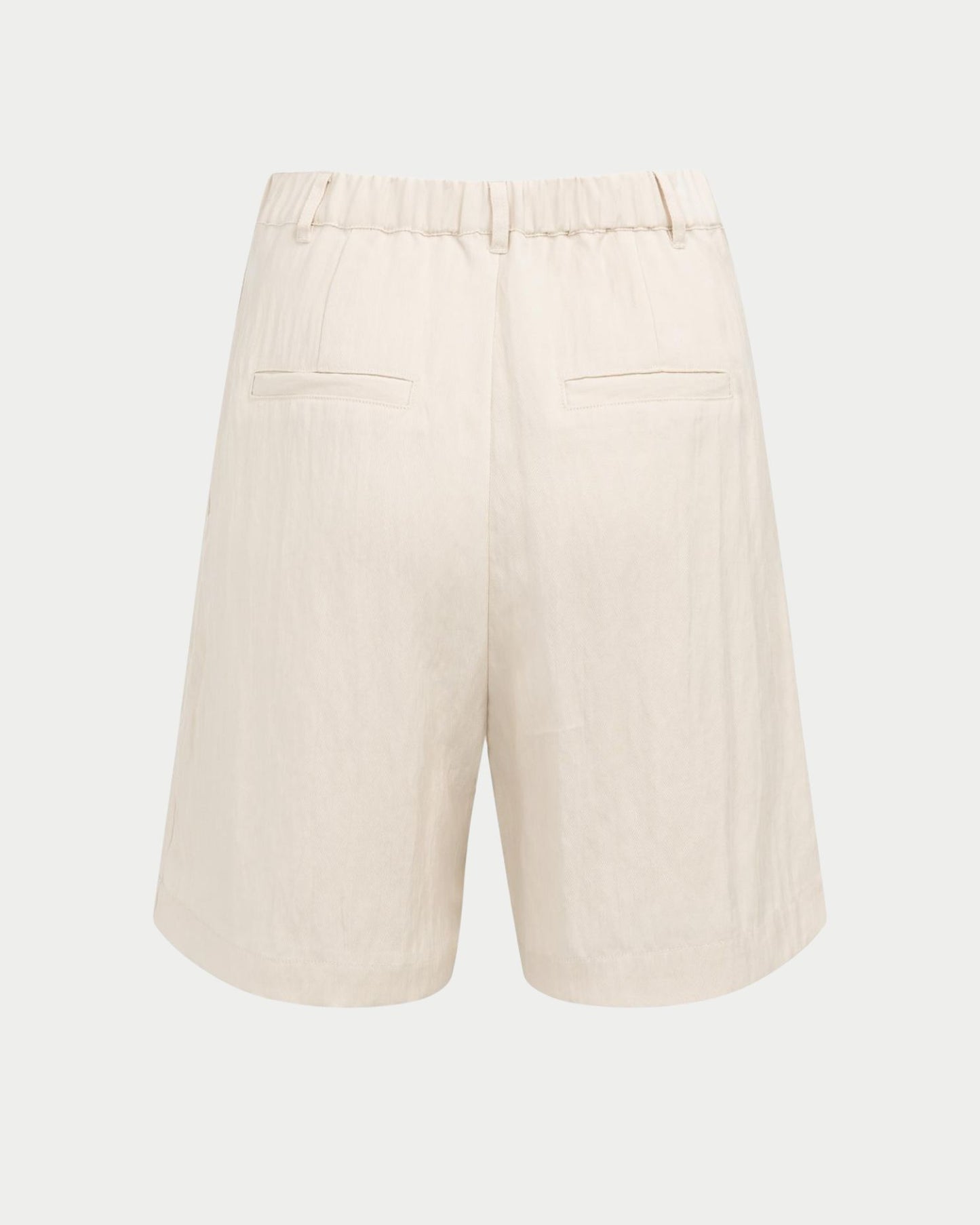 Pantaloni stile bermuda