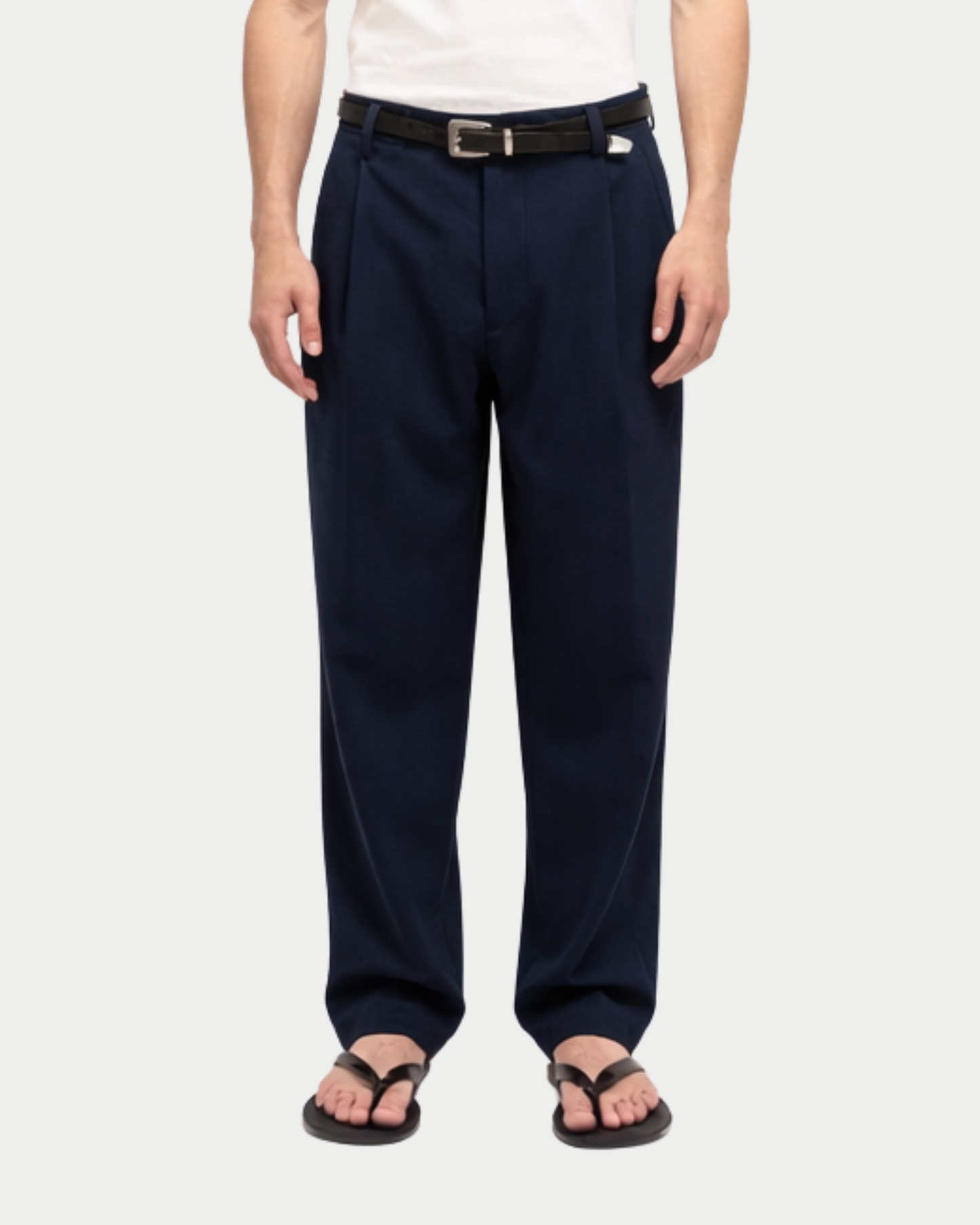 Pantaloni gin gamba ampia con pence