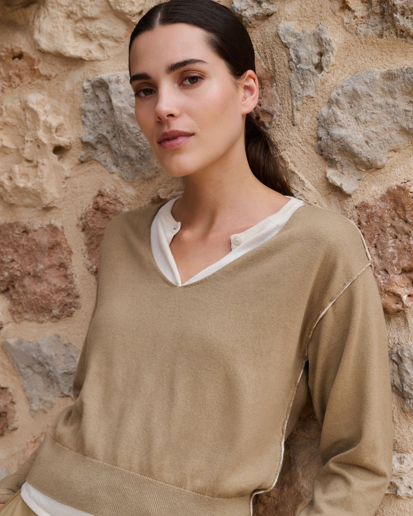 Maglia con scollo a contrasto