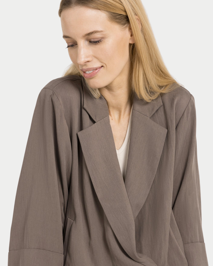 Blazer mit Kimonoärmeln und Knöpfen
