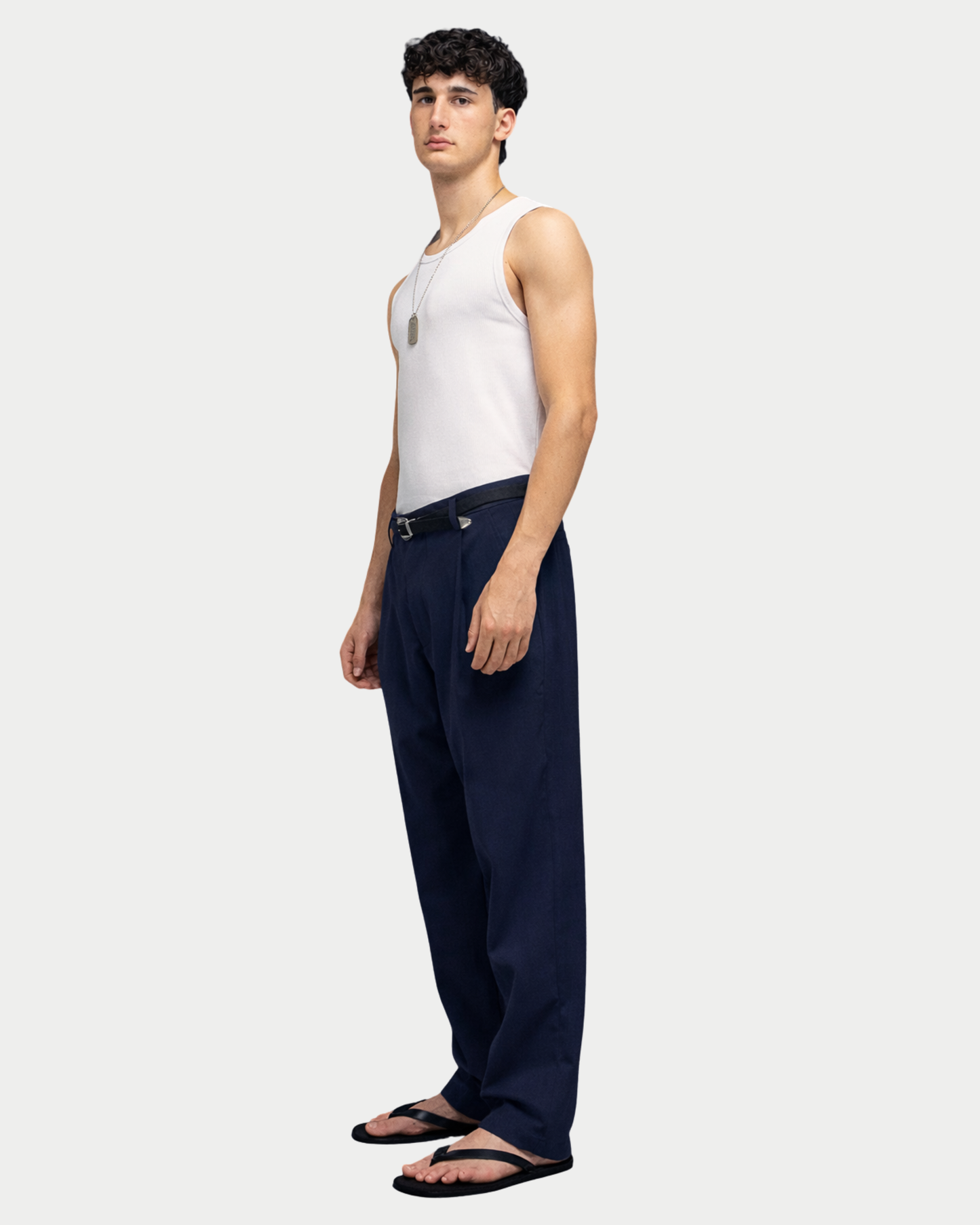 Pantaloni gin gamba ampia con pence