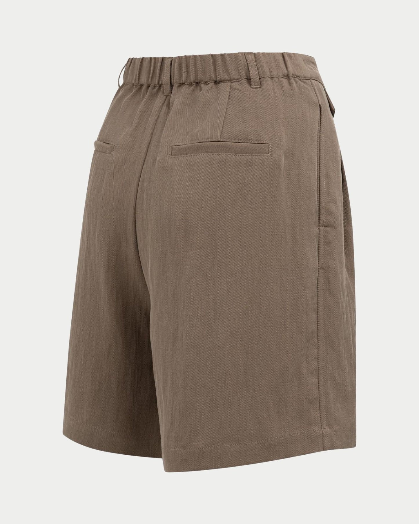 Pantaloni stile bermuda