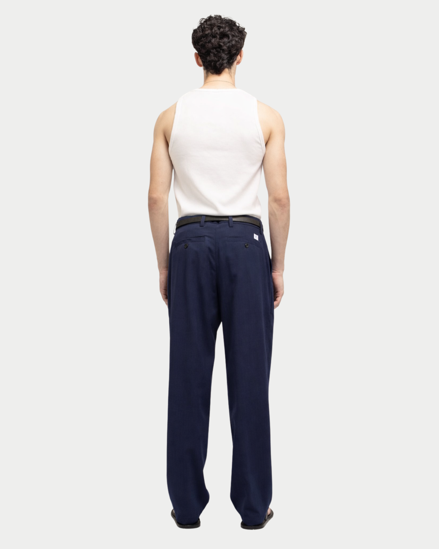 Pantaloni gin gamba ampia con pence