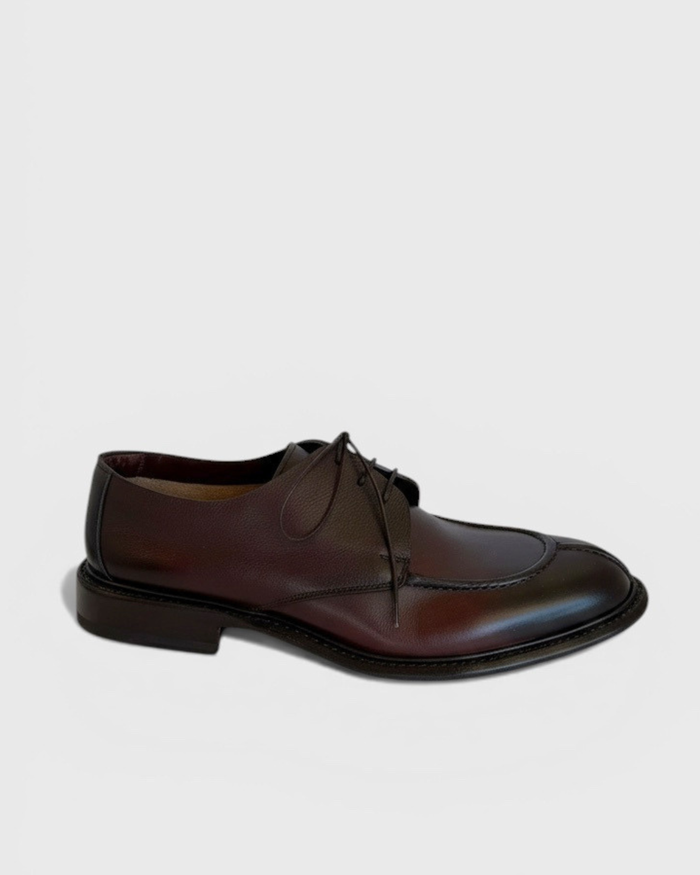 Derby artigianale in pelle liscia con cucitura apron