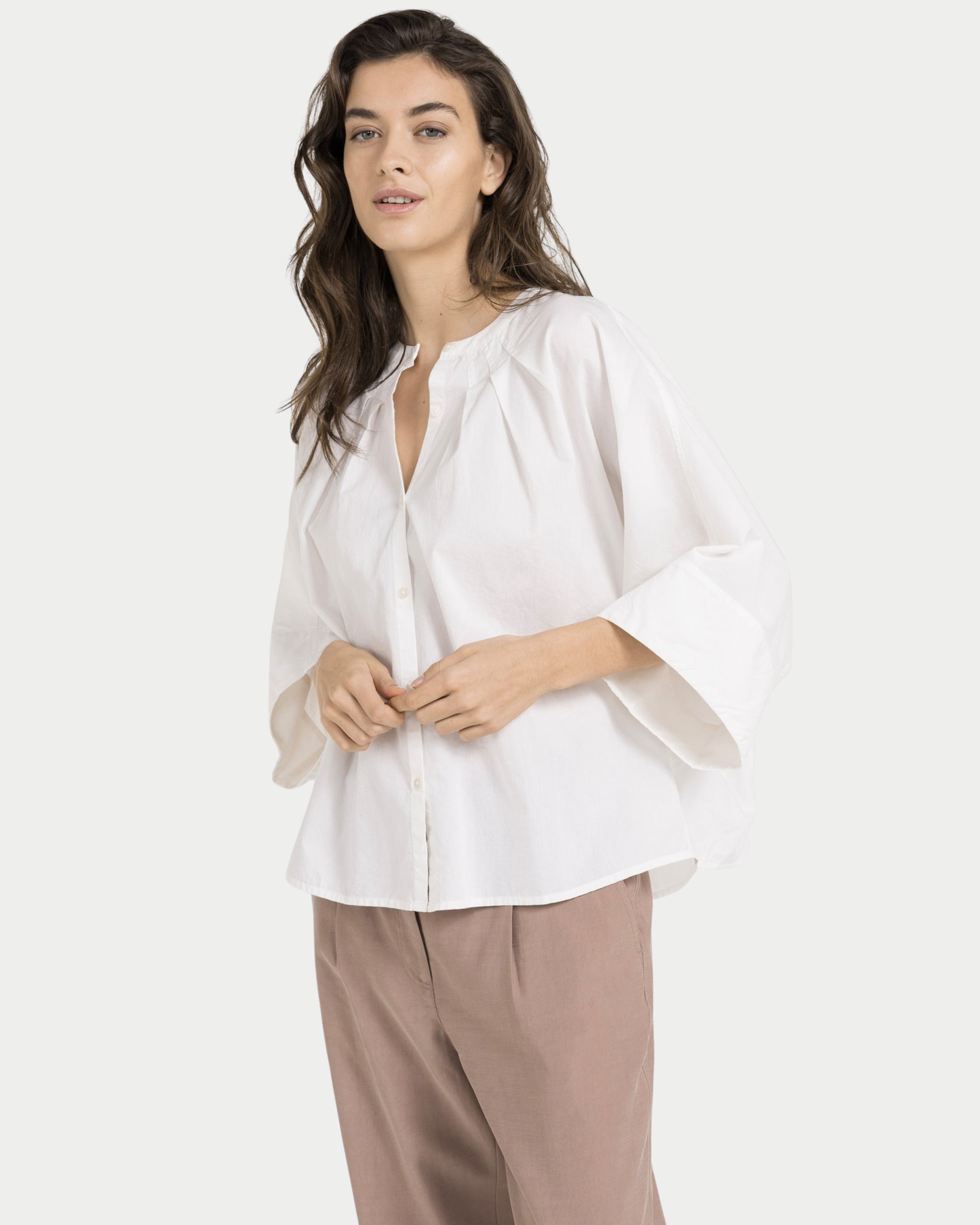 Camicia con maniche ampie e dettagli plissé