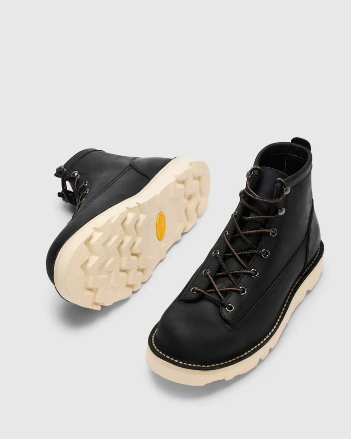 Lederstiefel mit zeitgemäßem Charakter