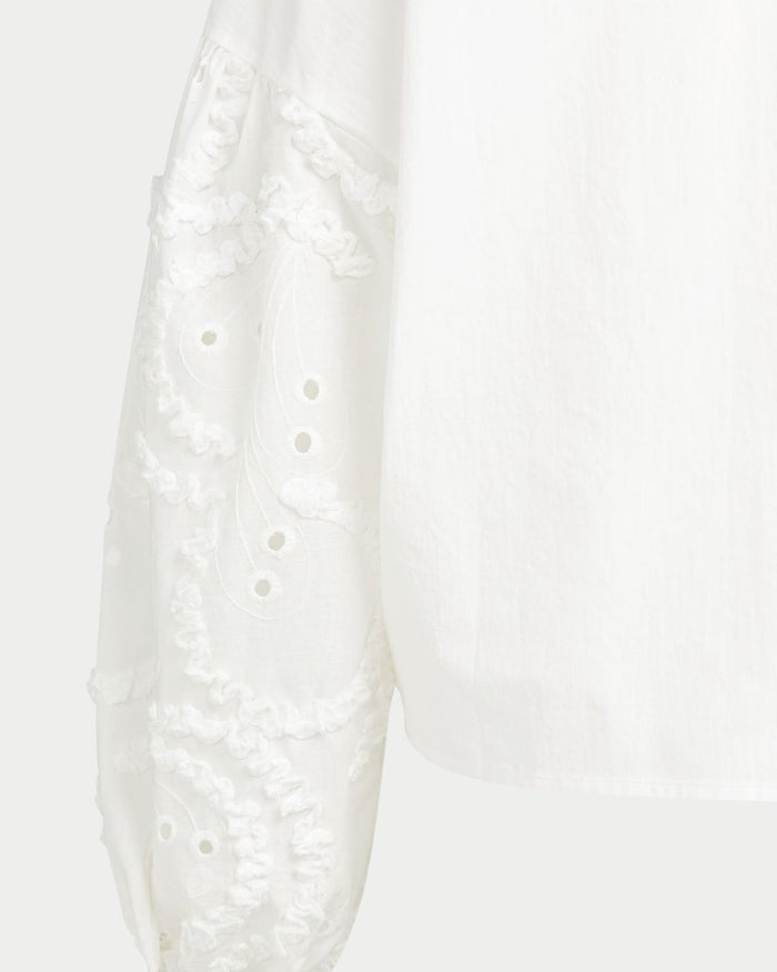 Blusa con maniche ricamate e scollo rotondo