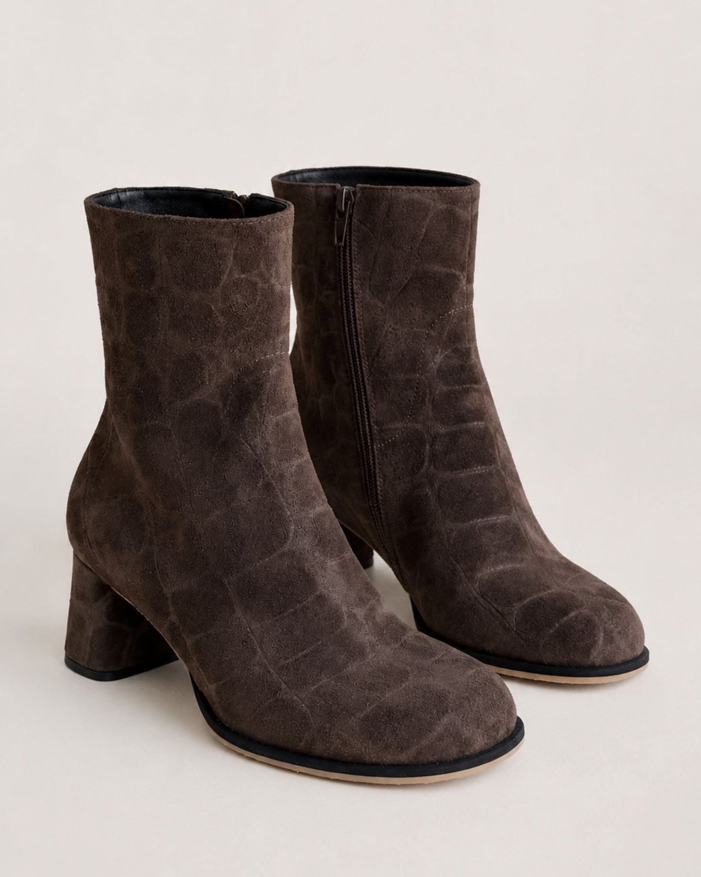 Stivaletto con tacco medio in pelle cocco