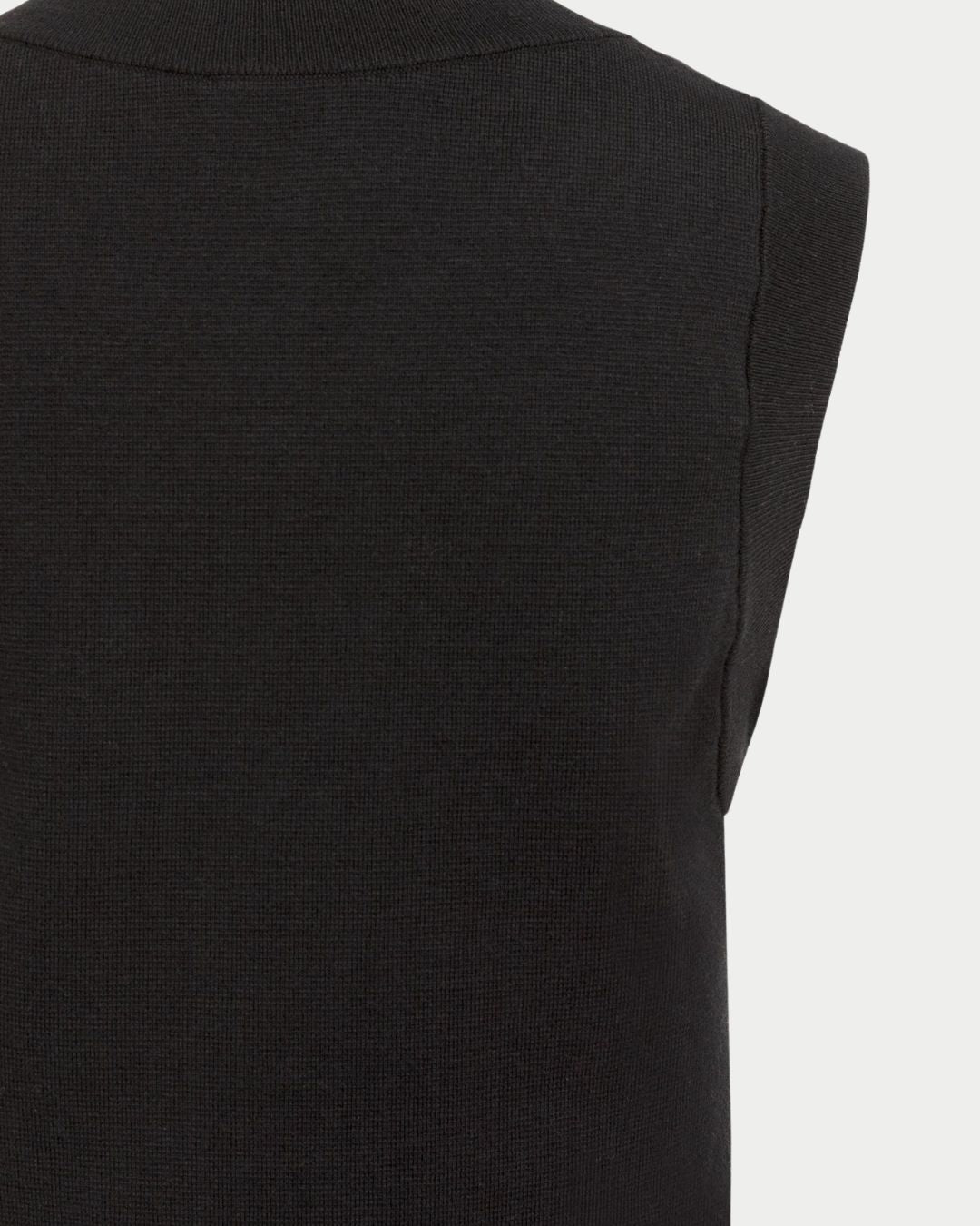 Cardigan smanicato in maglia fine con bottoni