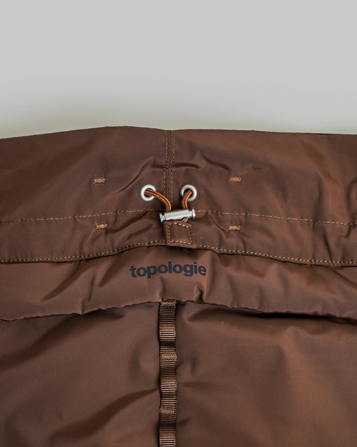 Borsa Cargo Rucksack Small Cocoa con Puffer Wrist Strap Moss
