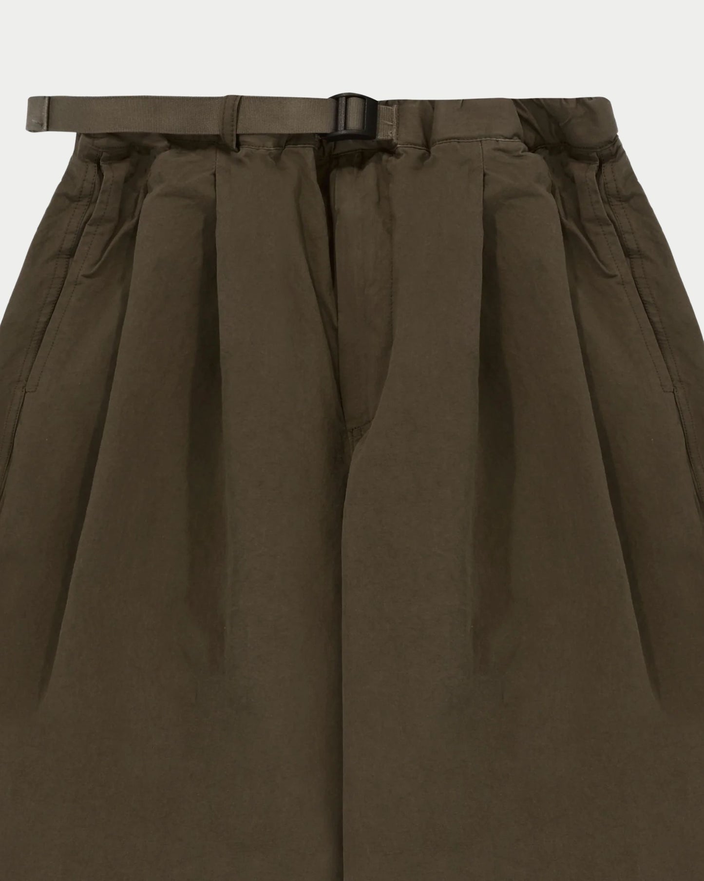 Two tuck pantaloni larghi