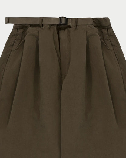 Two tuck pantaloni larghi