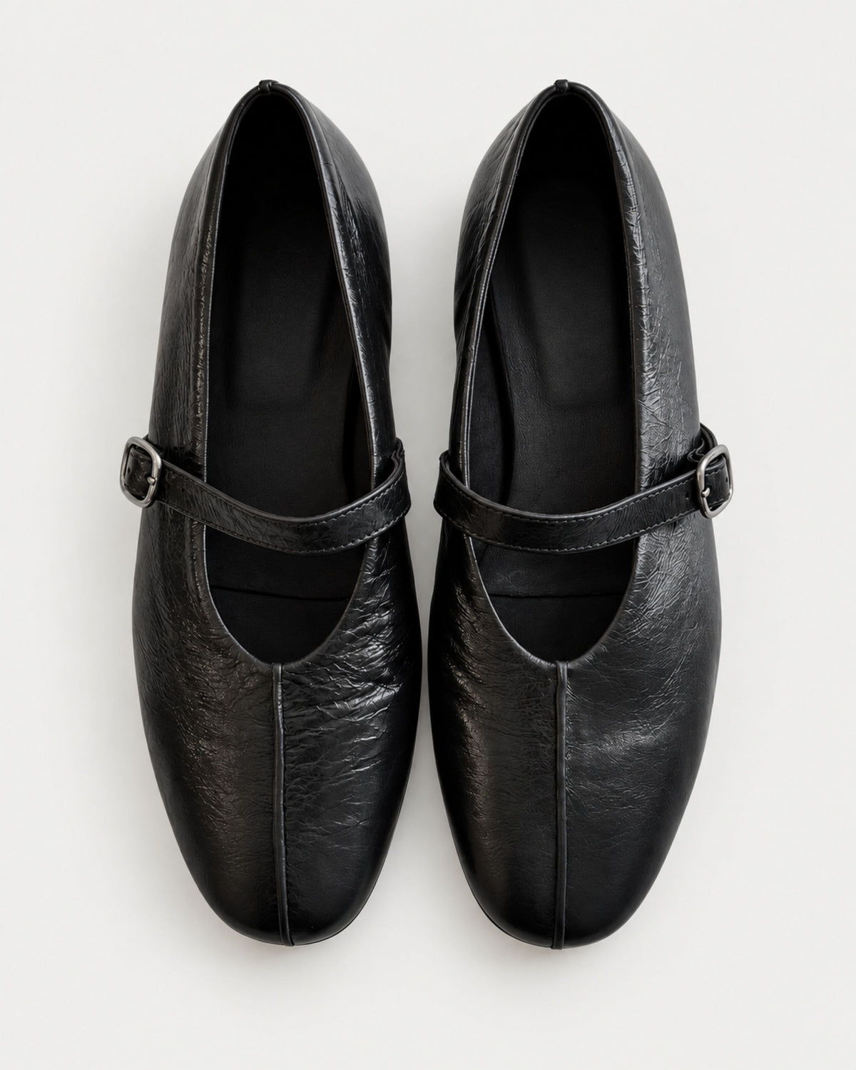 Ballerinas mit Schnalle und Innenkeilabsatz