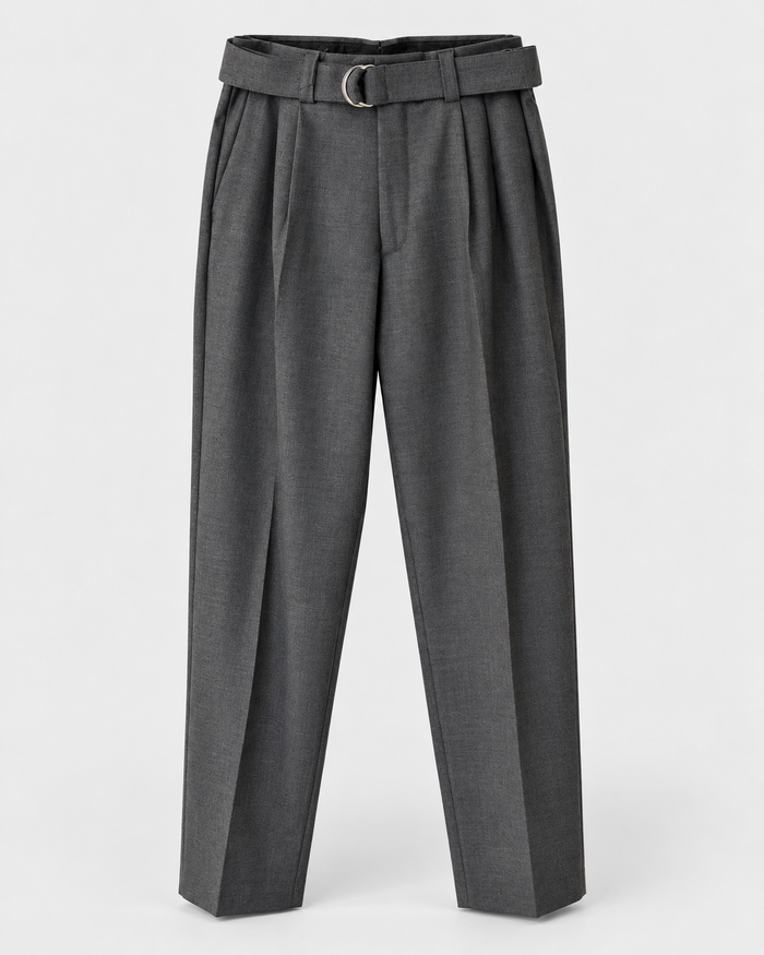 Hosen mit Gürtel und Bundfalten