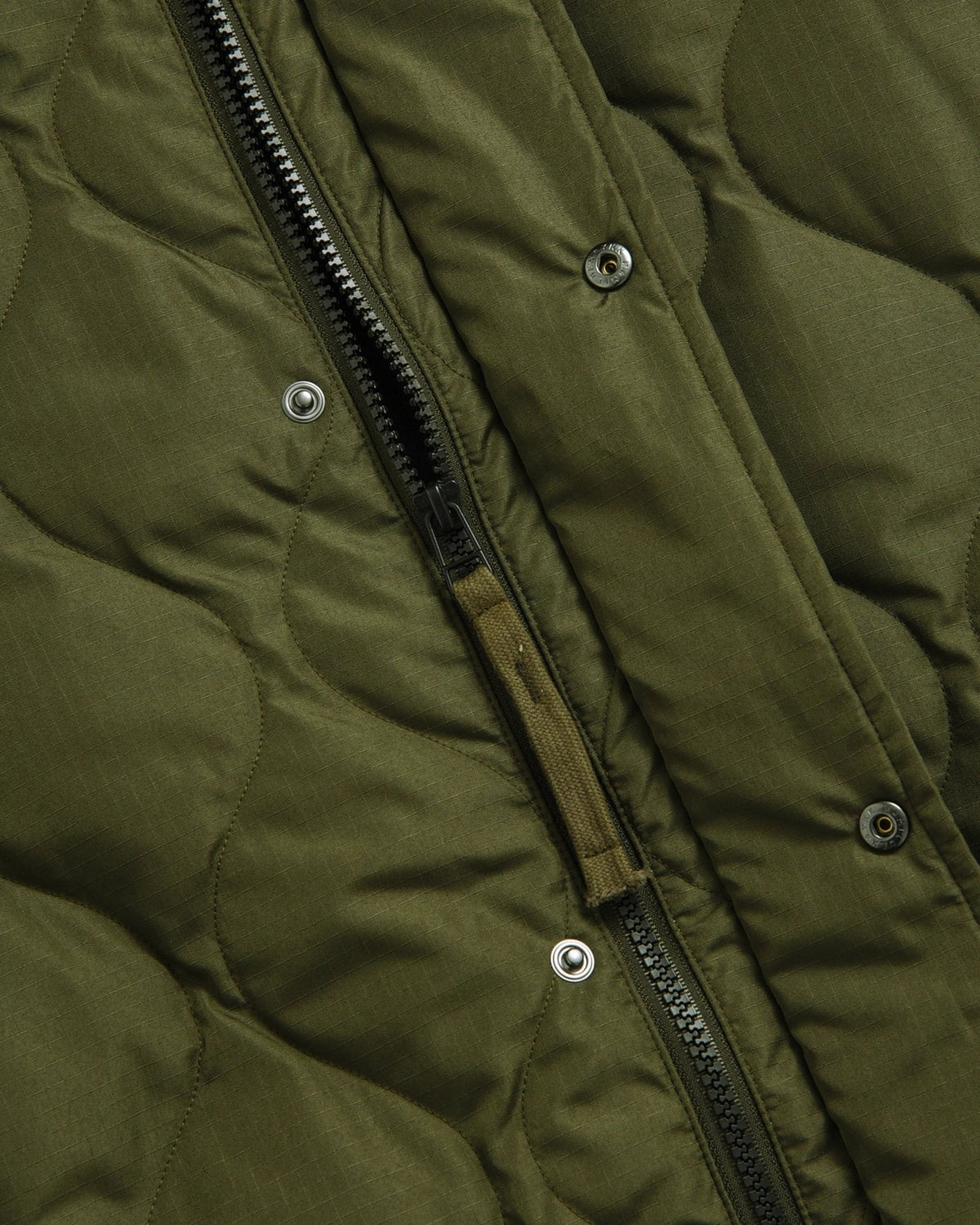Giacca imbottita stile militare con cappuccio