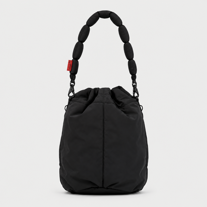 Borsa Cargo Rucksack Small Black Tech Sateen con Puffer Wrist Strap Black