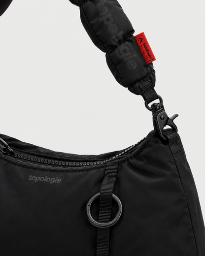 Cloud Hobo Mini Tasche aus schwarzem Tech Sateen mit Puffer-Handschlaufe