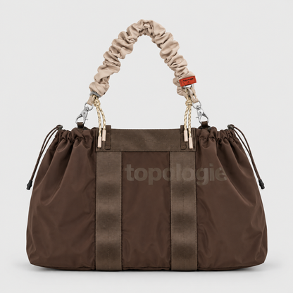 Borsa Tote Wide Medium Cocoa Trenchcoat con Bungee Wrist Strap Warm Sand
