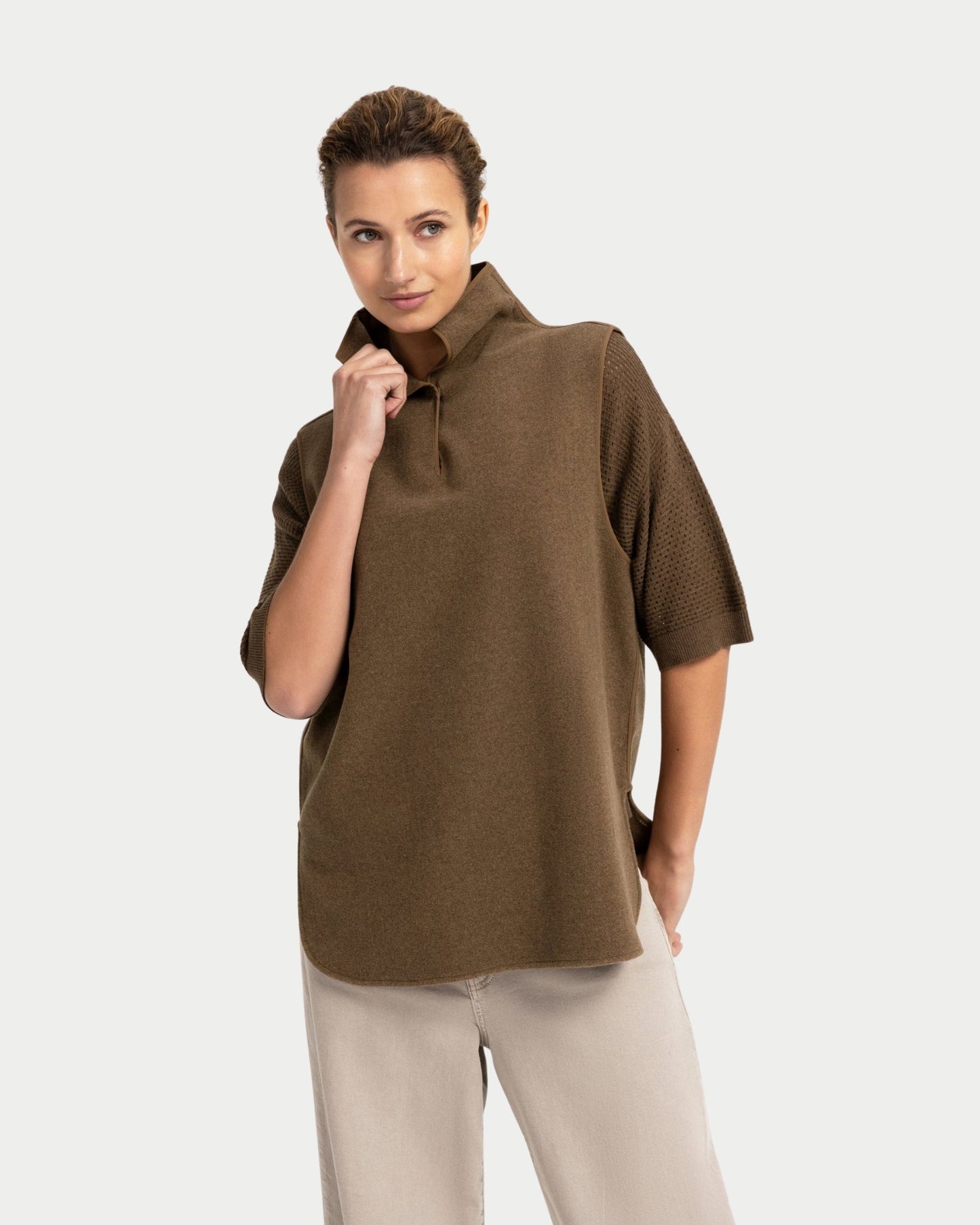 Maglia smanicata in misto lana con collo alto
