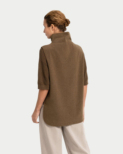 Maglia smanicata in misto lana con collo alto