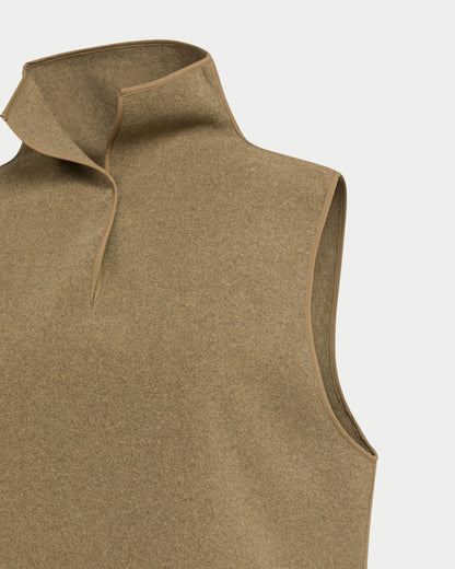 Maglia smanicata in misto lana con collo alto