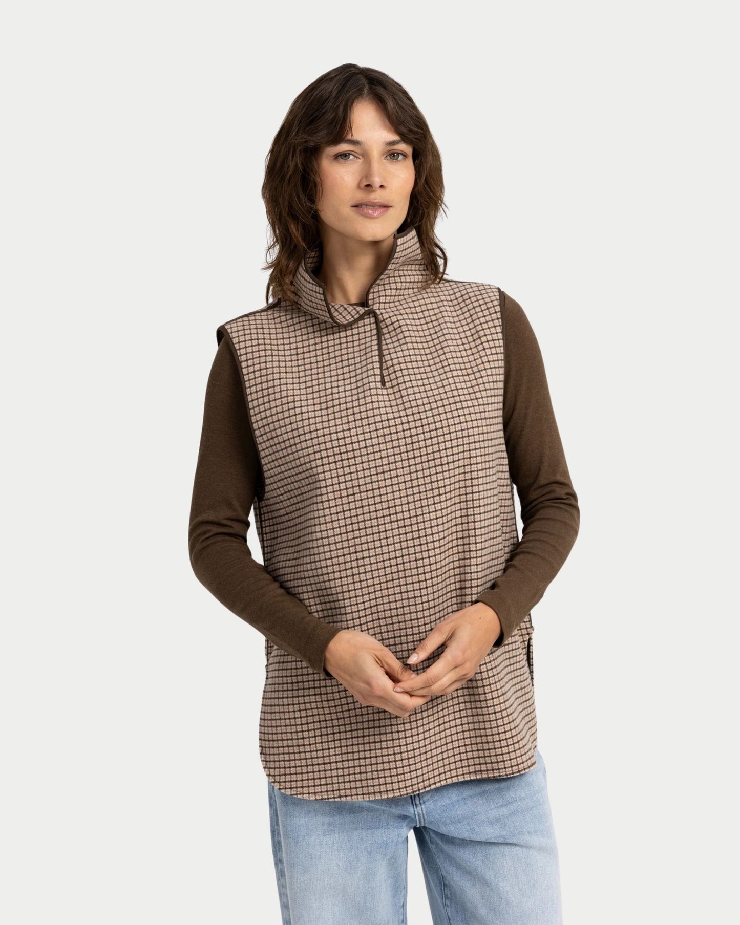 Maglia smanicata a quadri in misto lana con collo alto