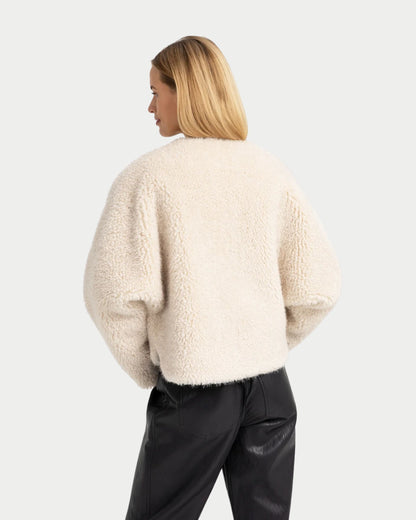 Giacca corta oversize in eco pelliccia