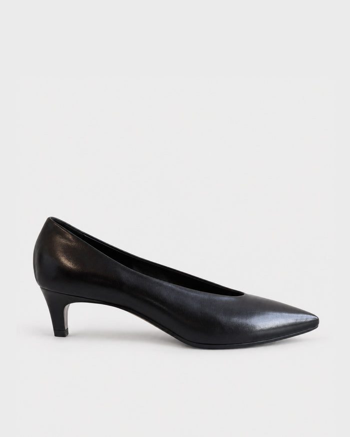 Hochgeschlossene Pumps mit mittelhohem Absatz
