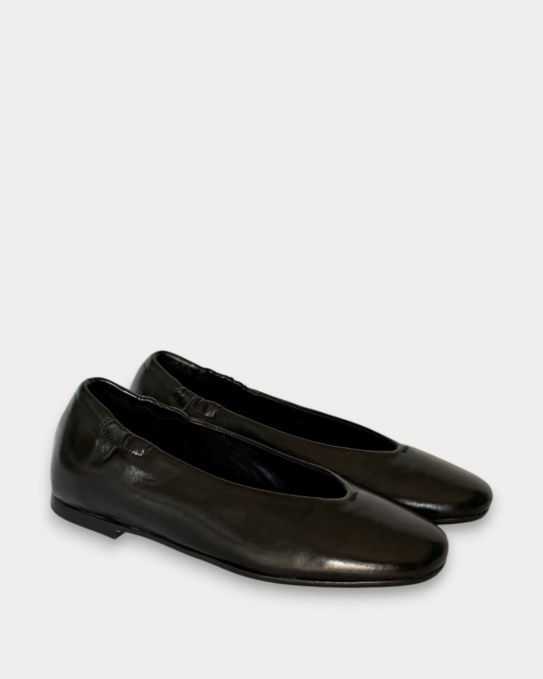 Ballerina in pelle nera